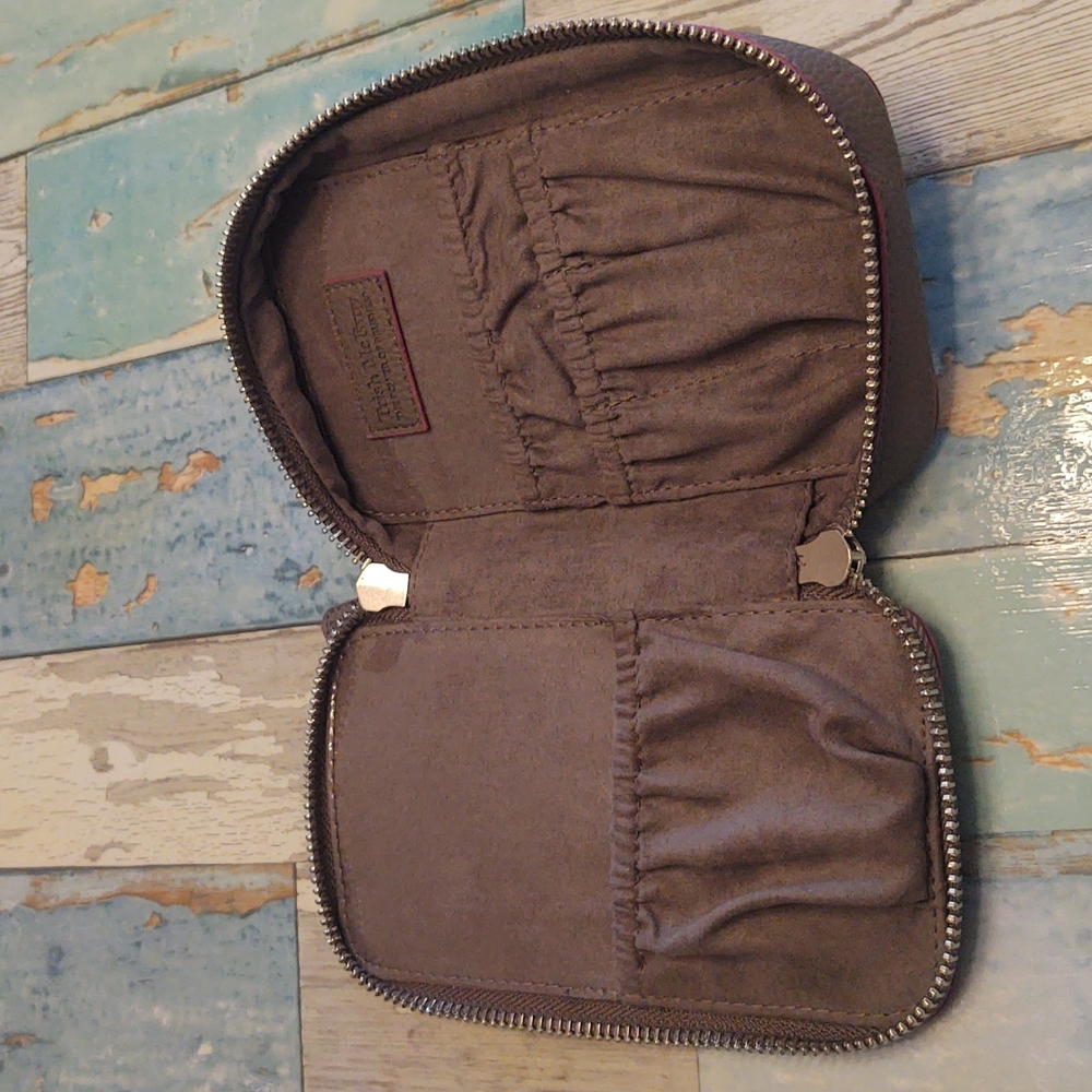Trish Mcevoy brush and makeup case